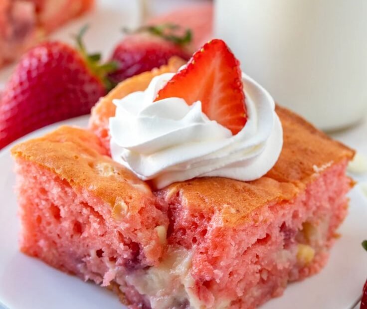 Best Strawberry Earthquake Cake Recipe